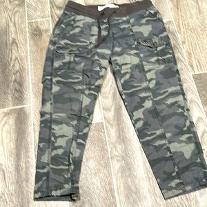 Sonoma Camouflage Capri Pants